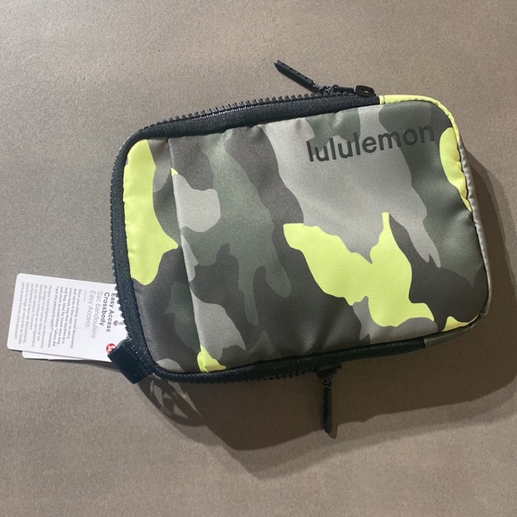 Lululemon Easy Access Crossbody Bag - Picture 5 of 7